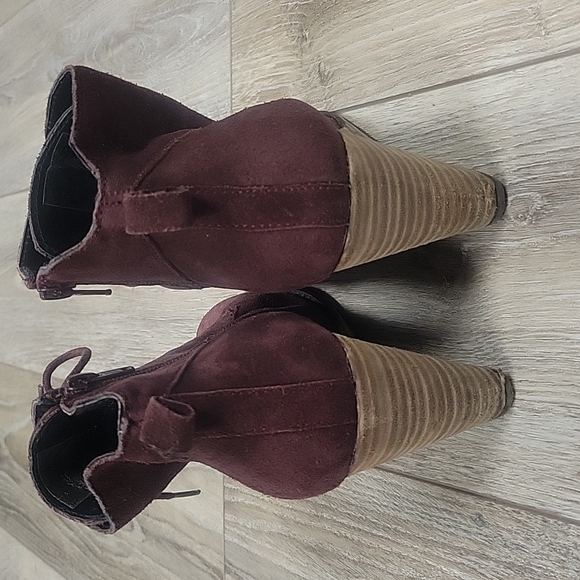Diba Burgandy Suede Wedge Bootie Size 8 1/2 - Picture 5 of 7